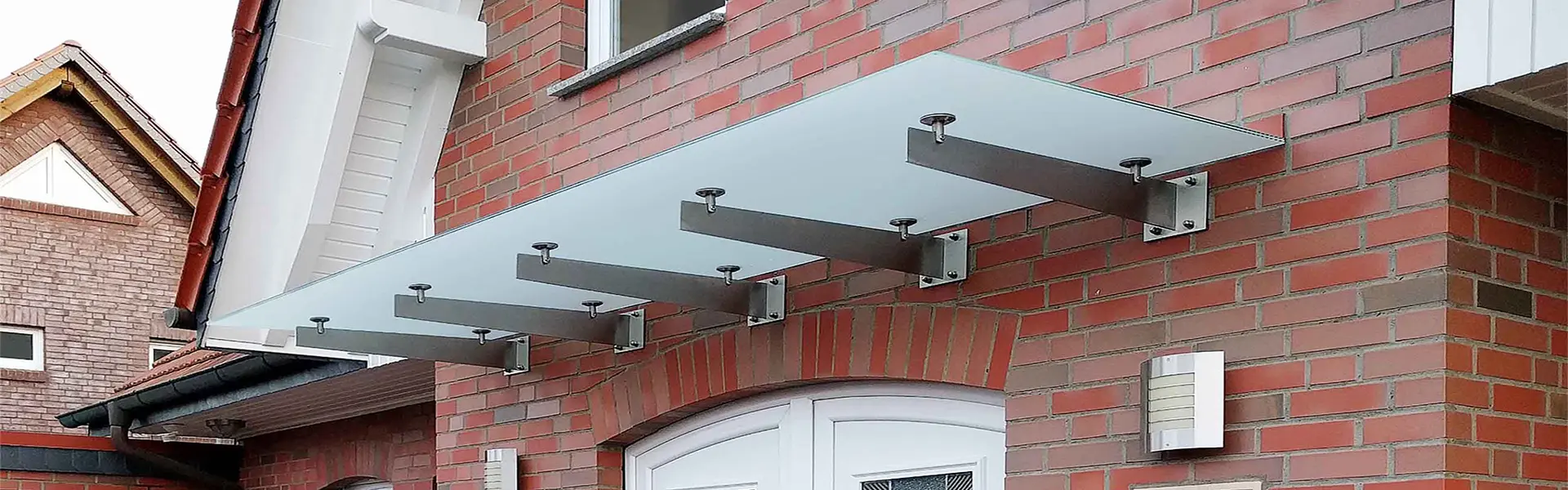 Kapi Ustu Sundurma Sacak